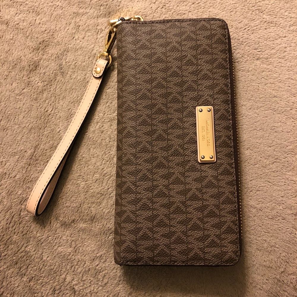 Michael Kors jet set wallet